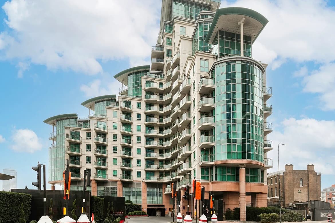 Self-contained Commercial Unit For Sale or To Let in Nine Elms, SW8 1