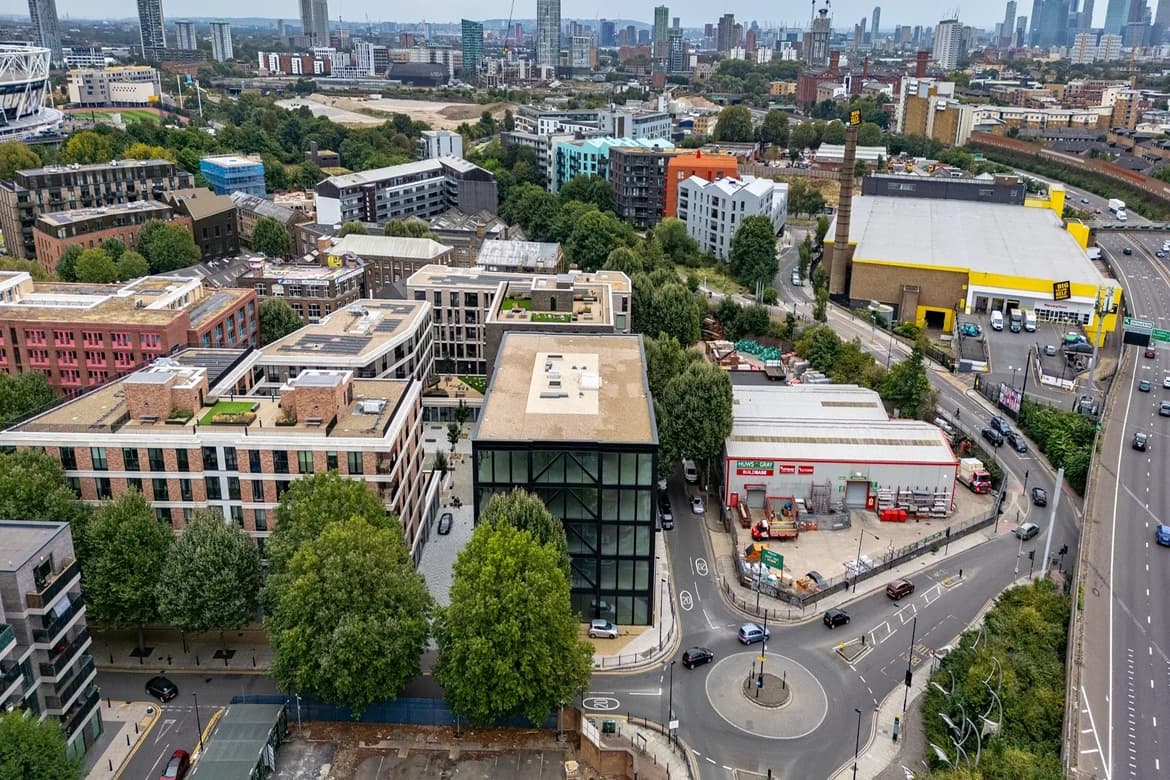 Modern Building For Sale in Hackney Wick, London 3
