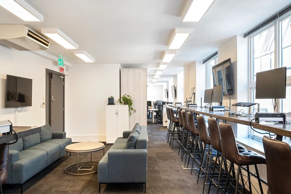 Freehold Multi-Let Office Investment For Sale in Farringdon, London 3