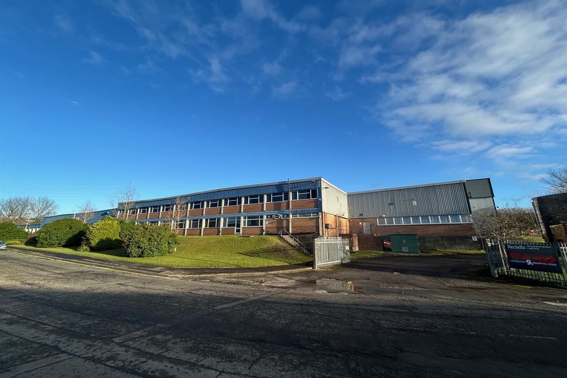 Industrial warehouse for sale or to let in Burnley 3