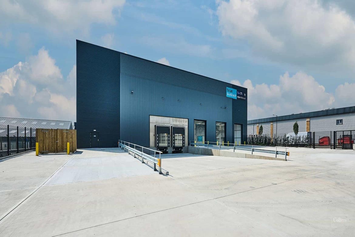 Logistrics warehouse unit for sale in Enfield 1