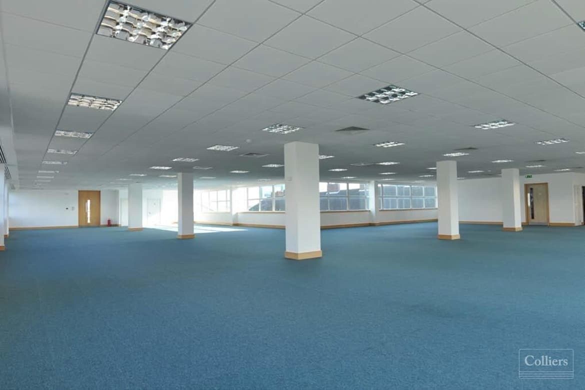 Vacant office building for sale in Brentford 3
