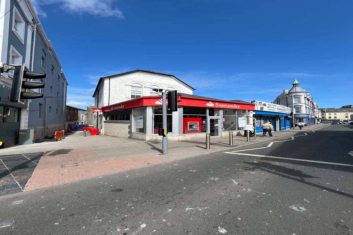 Retail property for sale in Caernarfon 1