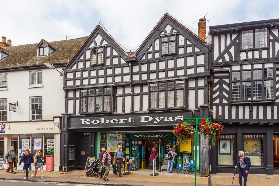 Retail investment property for sale in Stratford upon Avon 2
