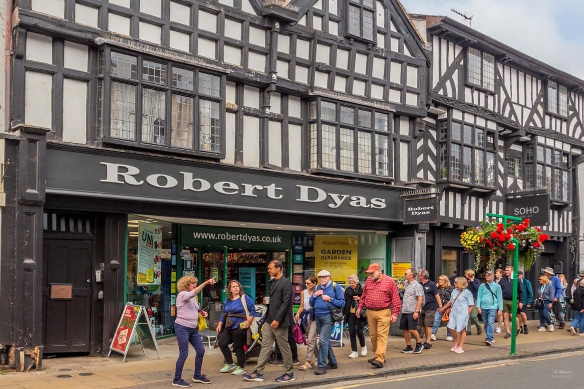 Retail investment property for sale in Stratford upon Avon 3