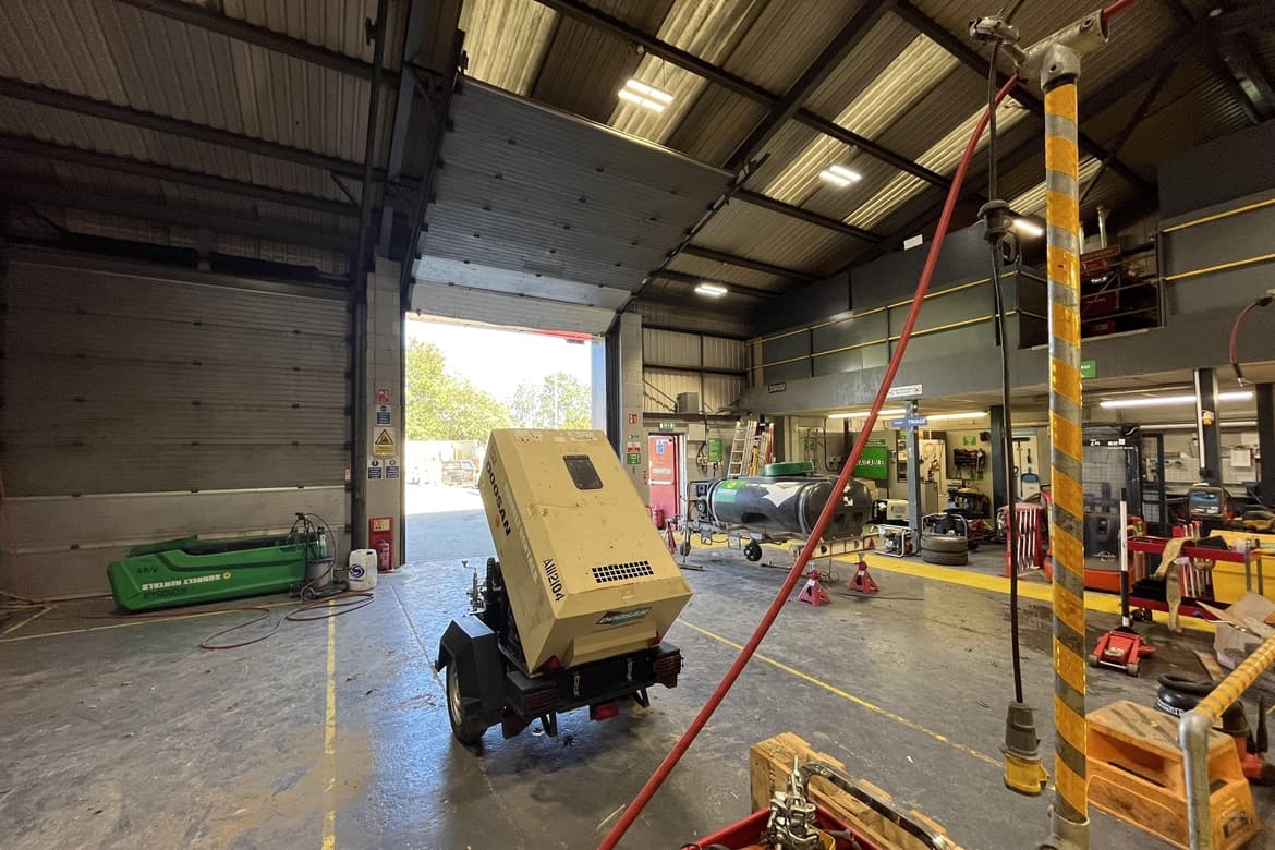 Warehouse / Industrial Unit For Sale in Thatcham, Berks, RG19 2