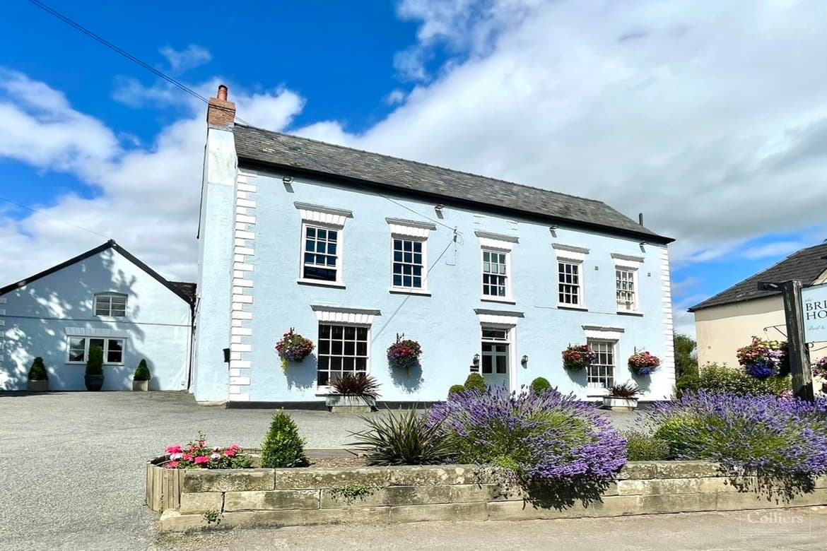 Exceptional Guest House For Sale in Ross-on-Wye, HR9 1