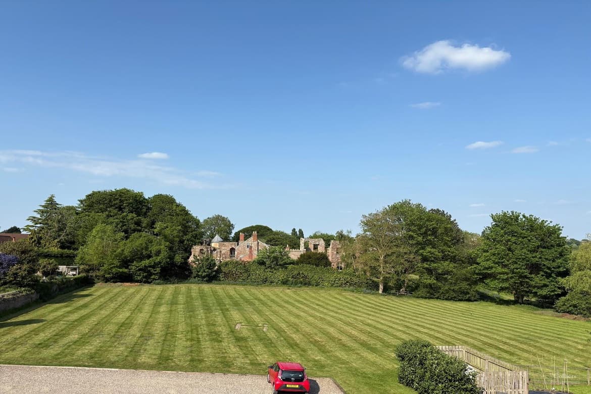 Exceptional Guest House For Sale in Ross-on-Wye, HR9 5