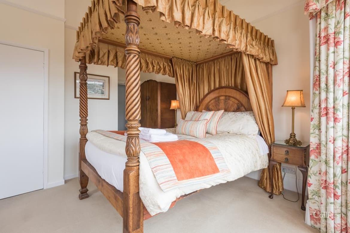 Victorian Guest House For Sale in Bowness-on-Windermere, LA23 3