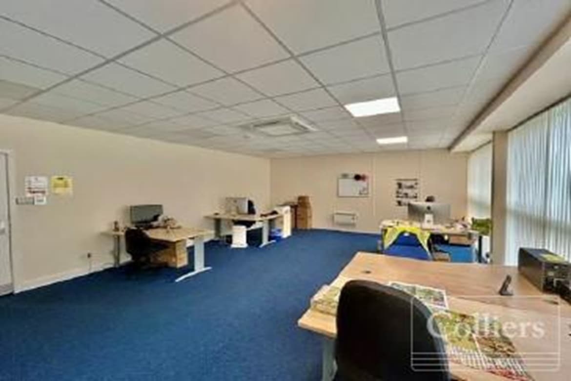 Warehouse and Production Accommodation For Sale in Irvine 3