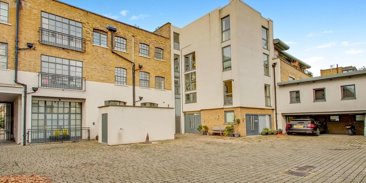 Ground Floor Studio Unit For Sale in Kennington, London