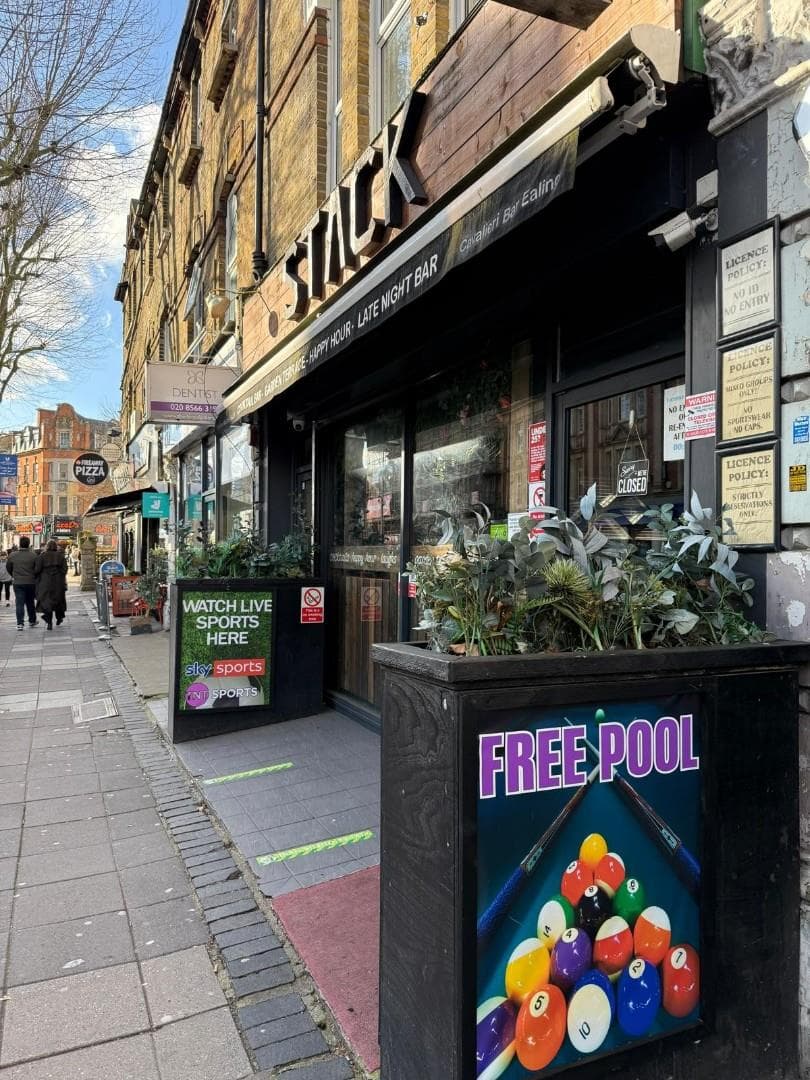 Well located refurbished bar for sale in Ealing