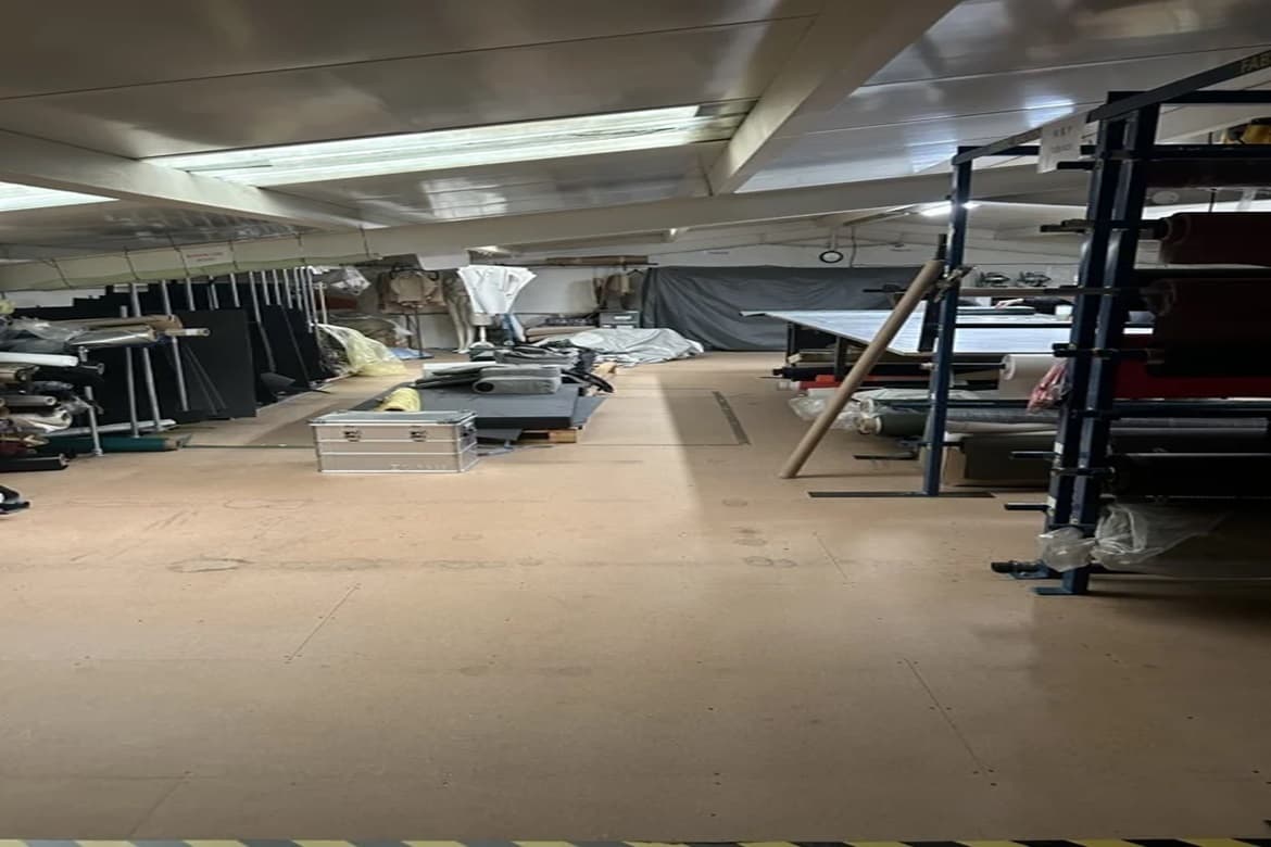 Office and workshop for sale in Somerton 2