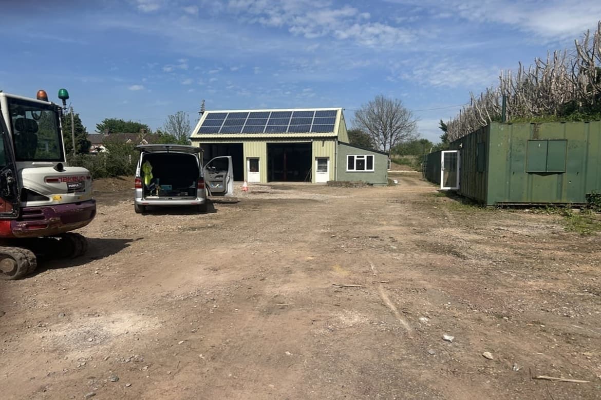 Freehold unit and yard for sale in Yeovil 1