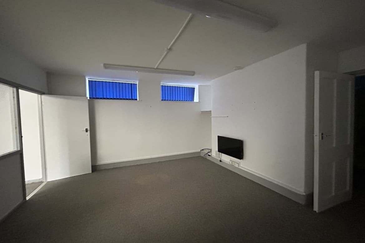 Mixed use building for sale in Minehead 5