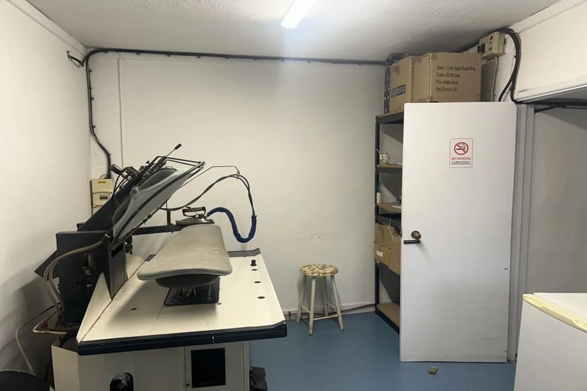 Laundry Shop For Sale or To Let in Somerton, Somerset, TA11 2