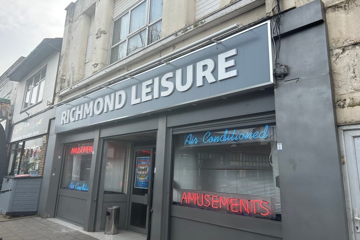 Retail Unit with Refurbishment Flat Above For Sale in Southampton 4