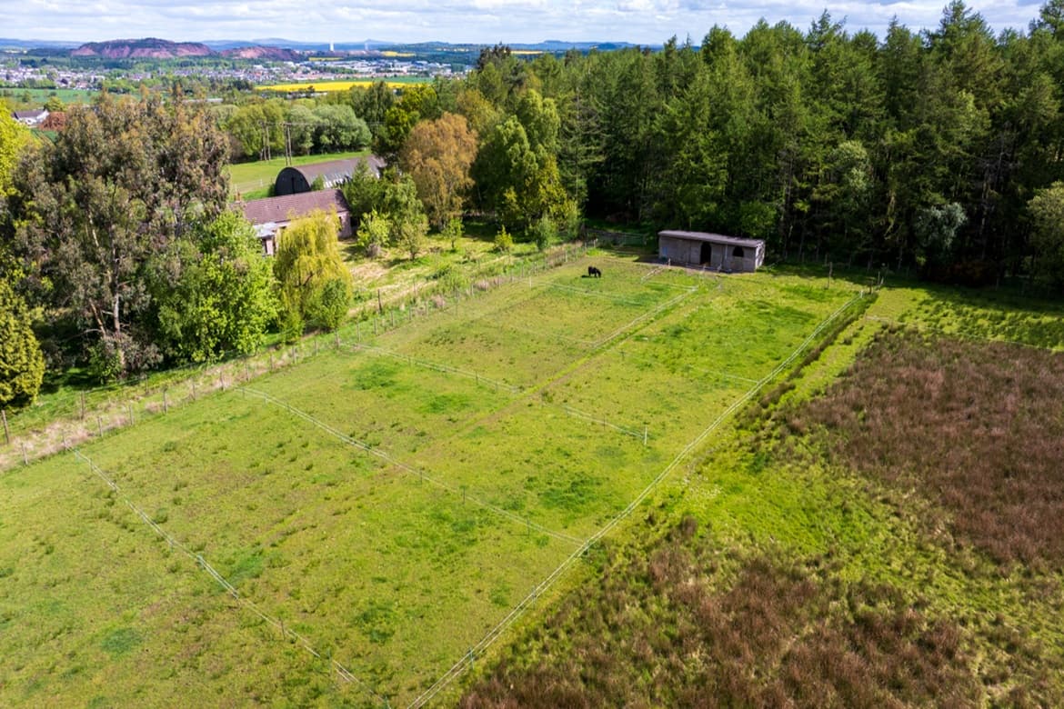Charming Rural Property with Land For Sale in Broxburn, West Lothian 3