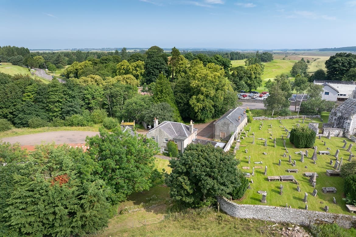 Traditional House, Office and Yard For Sale in Carnwath, Lanarkshire 3