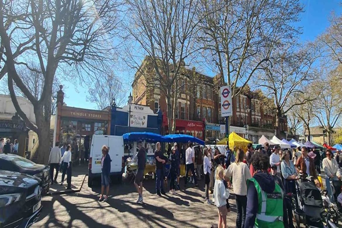 Retail property for sale or to let in Kew 5