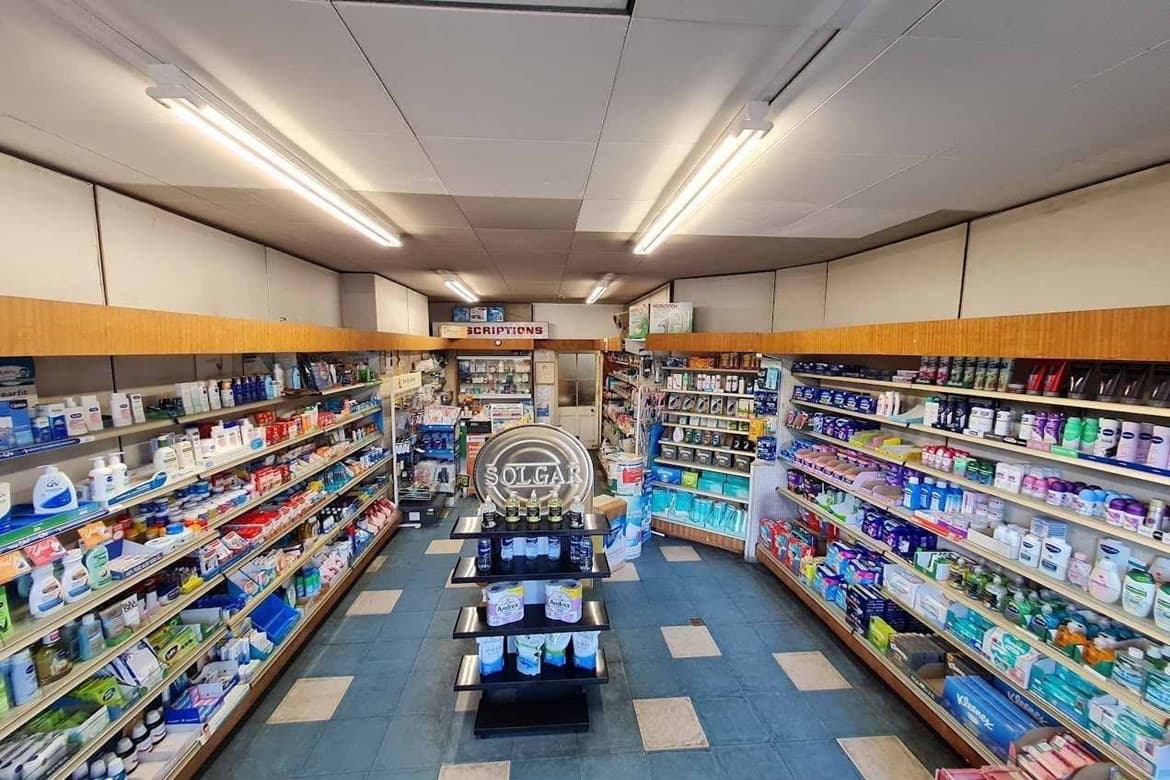 Retail investment for sale in Kew 4