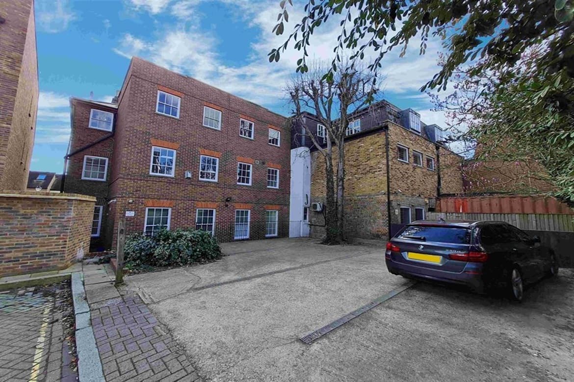 Office Premises For Sale or To Let in Twickenham, TW1 3
