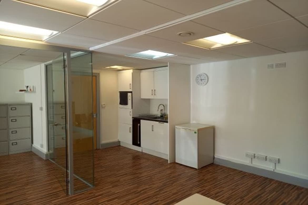 Modern Development Property For Sale or To Let in Richmond Upon Thames 3