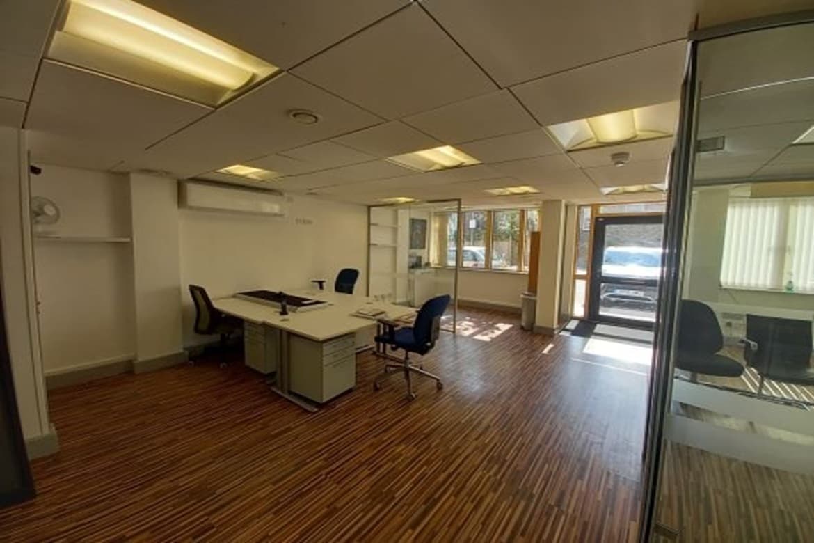 Modern Development Property For Sale or To Let in Richmond Upon Thames 4