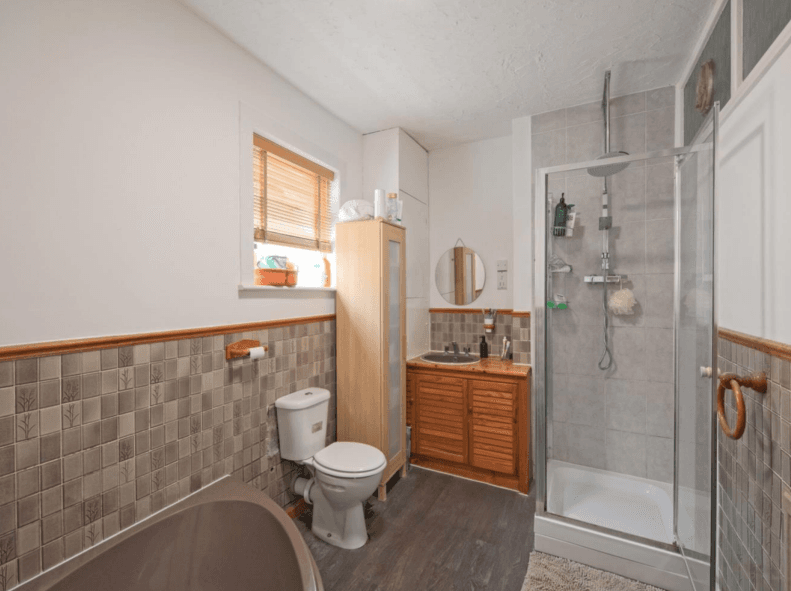 Ground Floor Commercial Unit with Flat Above For Sale in Folkestone 5