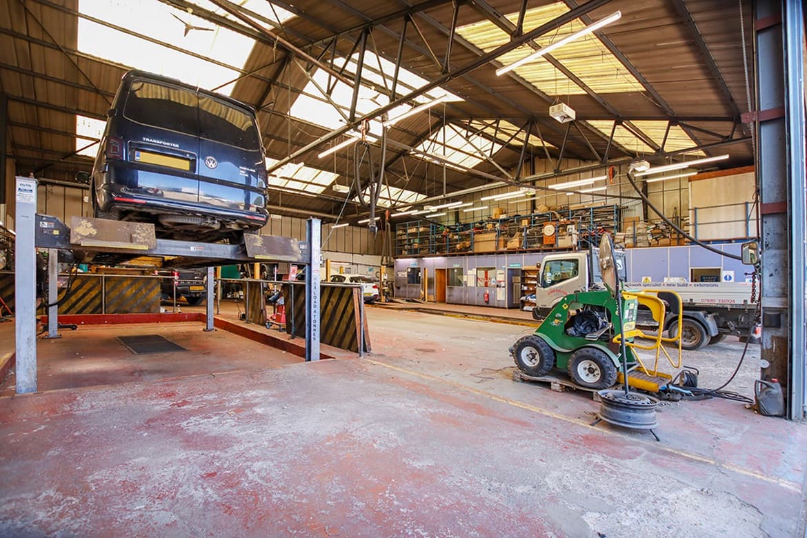 Detached Light Industrial/Warehouse Unit For Sale in Aldershot, Hants 4