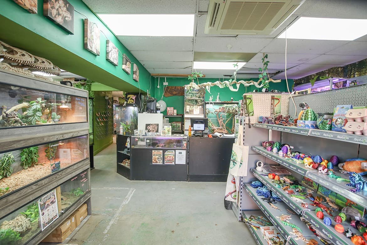 Three Storey Mixed Use Building For Sale in Farnborough, Hants 2
