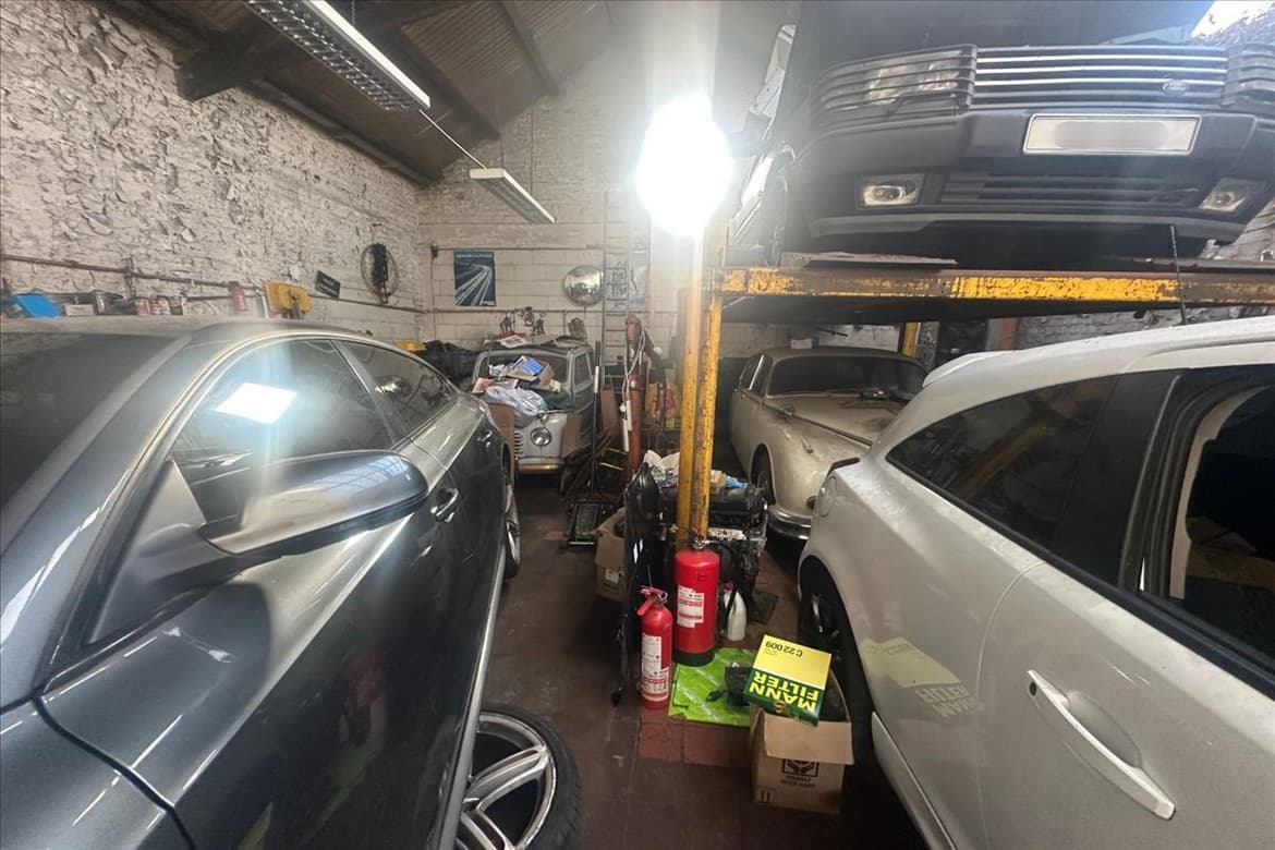 Freehold Warehouse and Yard For Sale in Croydon, London 3