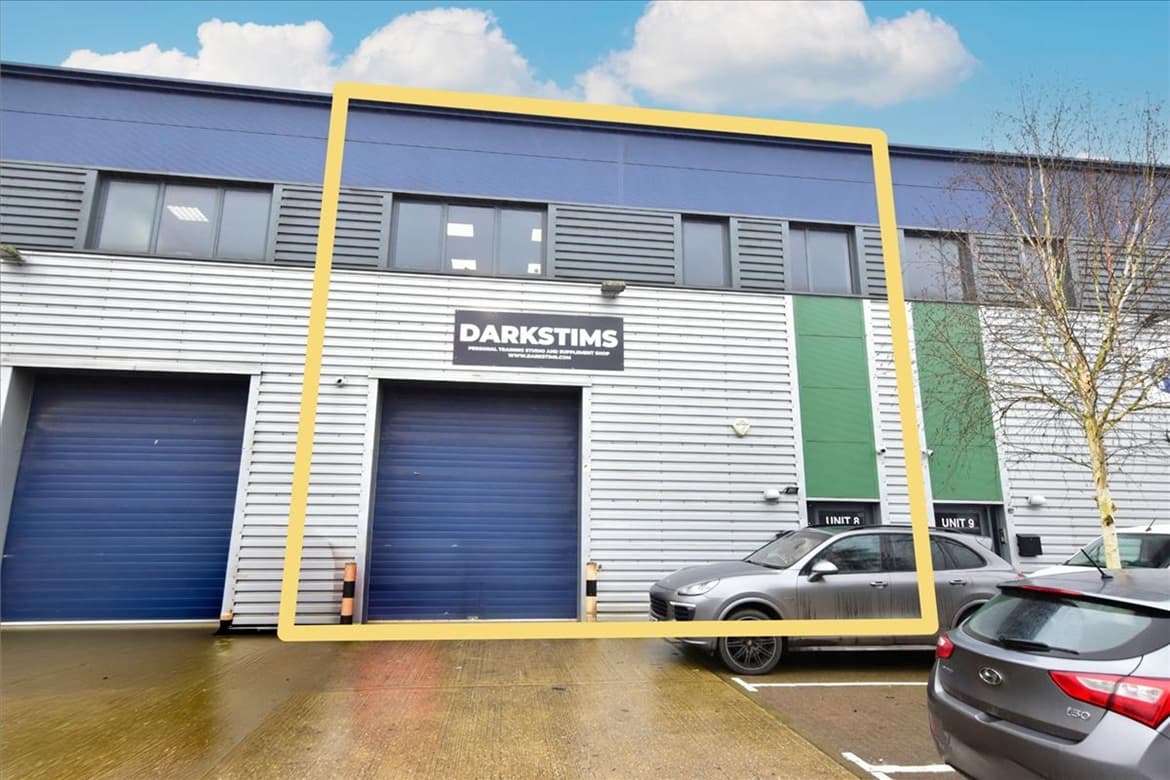Industrial Unit For Sale in Hemel Hempstead, Herefordshire, HP3 1