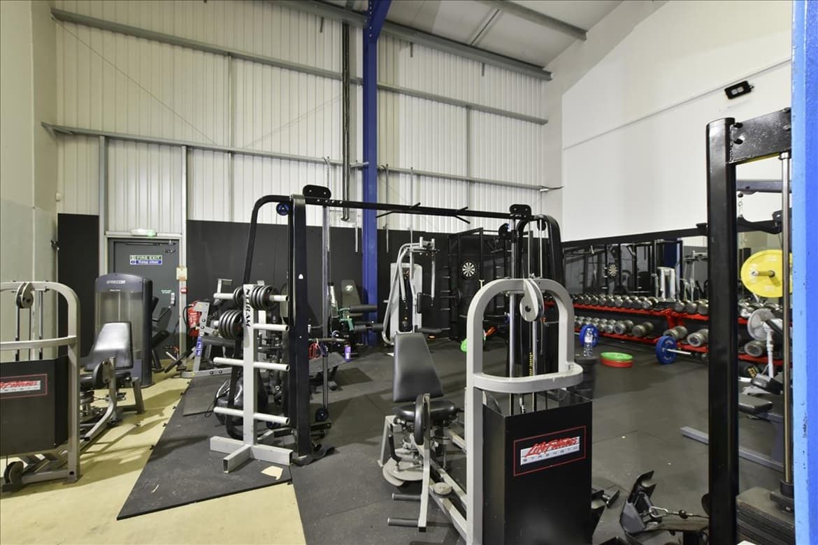 Industrial Unit For Sale in Hemel Hempstead, Herefordshire, HP3 5
