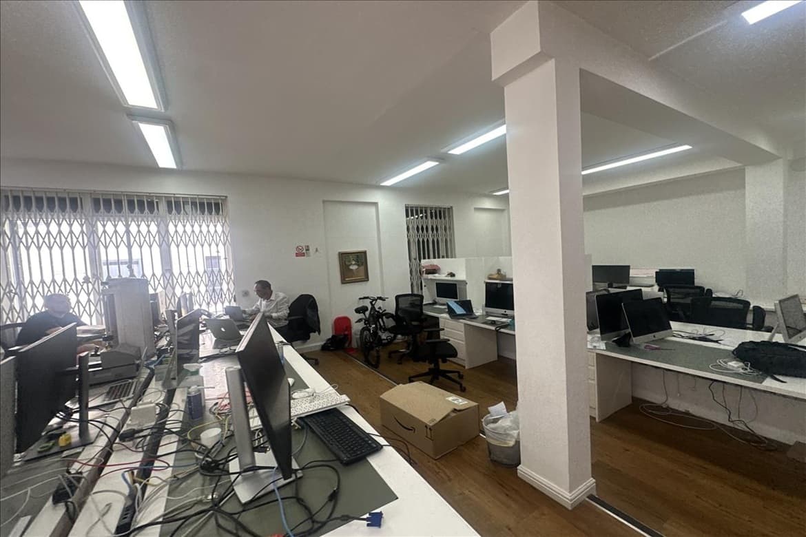 Prime Commercial Unit For Sale in Highbury & Islington, London 3