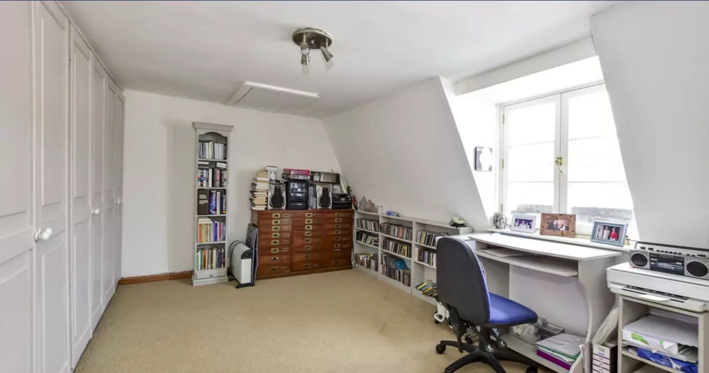 Commercial Unit with Upper Flat For Sale in Chertsey, Surrey 5