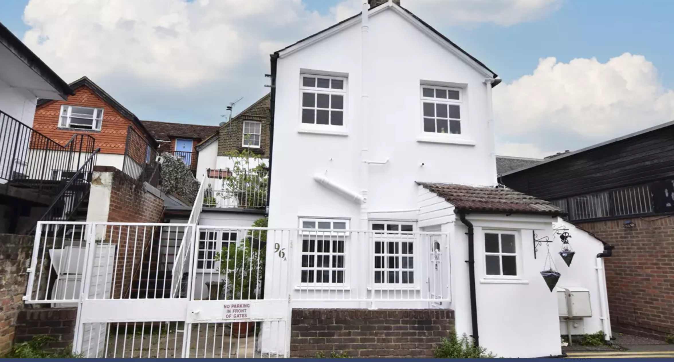 Commercial Unit with Upper Flat For Sale in Chertsey, Surrey 2