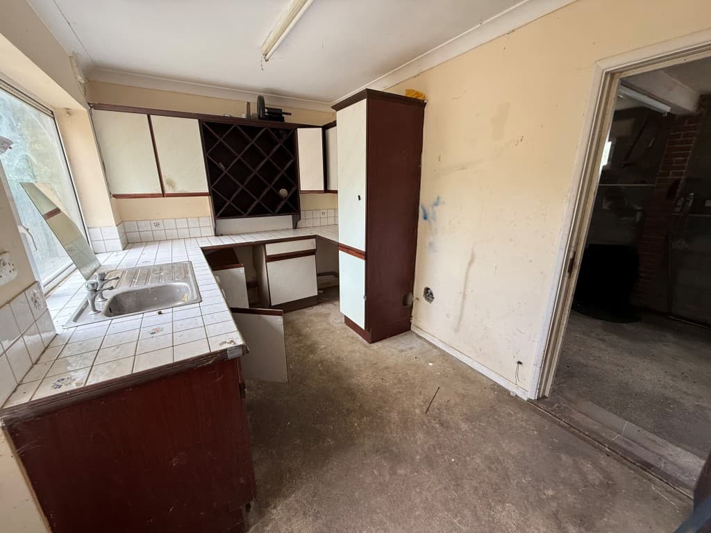 The Shires, Mucking Hall Road, Barling Magna, Southend-on-Sea SS3 0NH: Four-bedroom Detached House For Repair And Modernisation 5