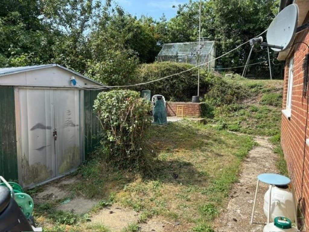 Sunnybank, Sunton, Collingbourne Ducis, Marlborough SN8 3DZ: Detached Bungalow On A Plot With Potential 4
