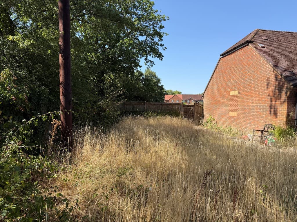 Land Adjacent 28 Almsgate, Compton, Guildford GU3 1JG: Land With Planning In Established Residential Location 5