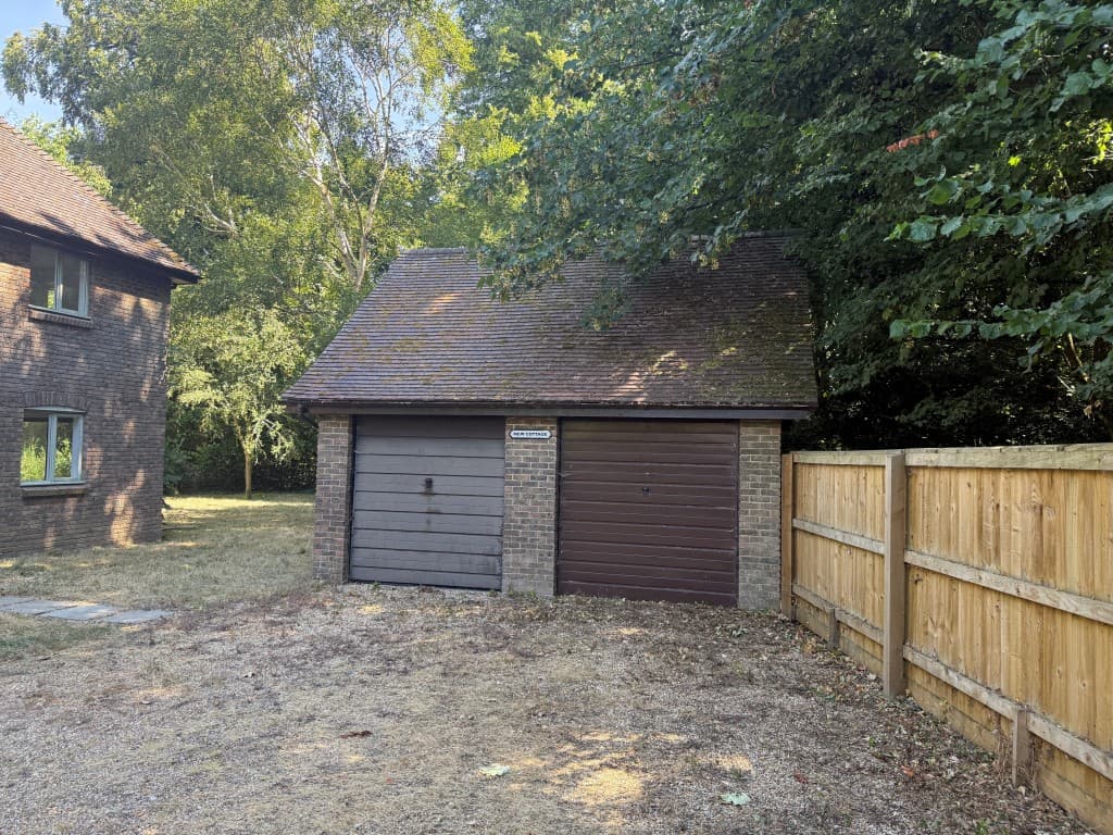 New Cottage, Kilmeston Road, Kilmeston, Alresford SO24 0NW: Detached Three-bedroom House With Separate Garaging 2