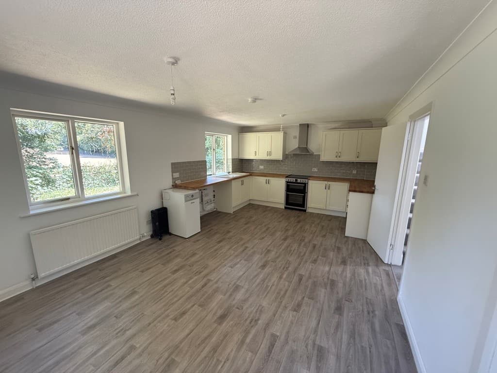 New Cottage, Kilmeston Road, Kilmeston, Alresford SO24 0NW: Detached Three-bedroom House With Separate Garaging 3