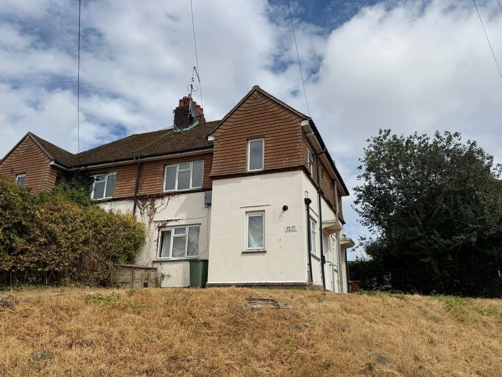 27 Cunningham Road, Tunbridge Wells TN4 9EN: Flat In Need Of Improvement 1