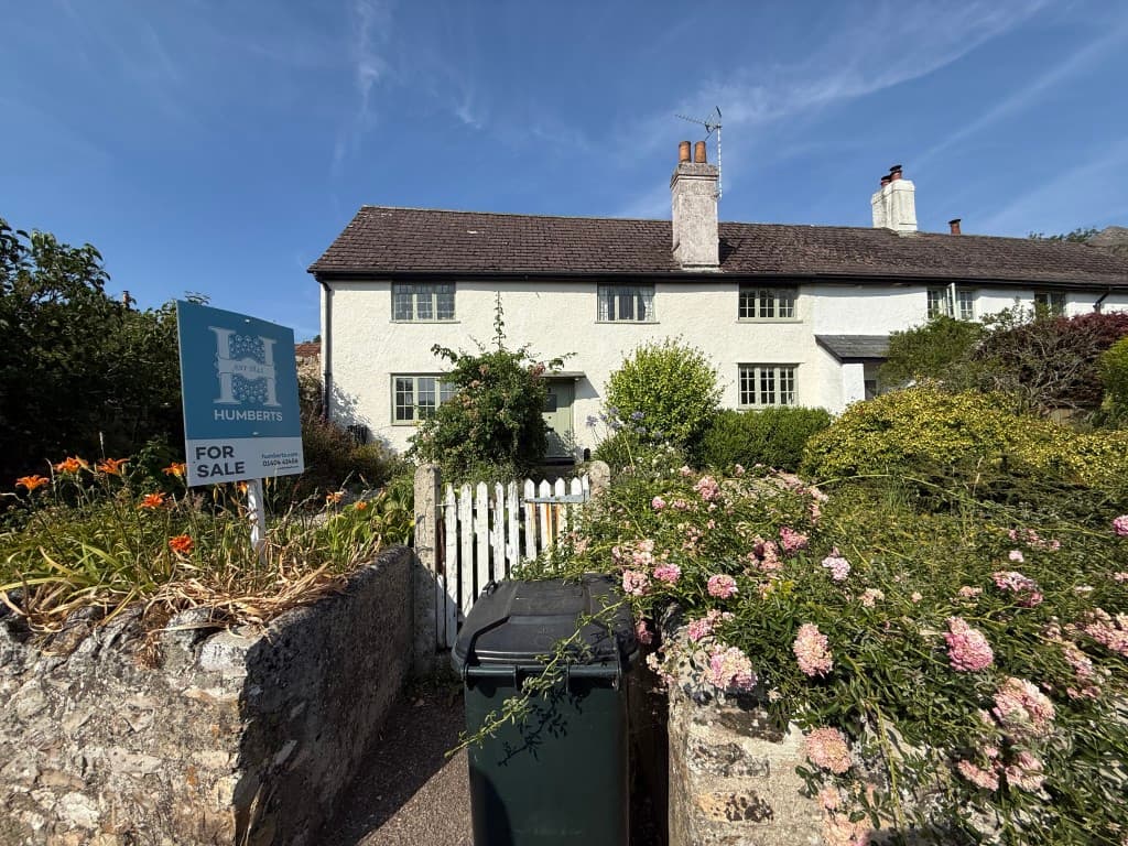 4 Beagles Row, Shute, Axminster EX13 7PU: Spacious Cottage With Gardens For Updating