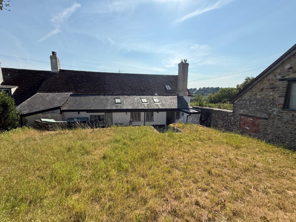 4 Beagles Row, Shute, Axminster EX13 7PU: Spacious Cottage With Gardens For Updating 2