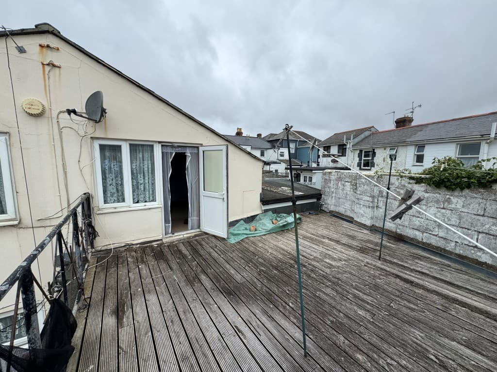 Douglas Studios, Town Lane, Sandown PO36 8EY: Three-bedroom House For Improvement 2