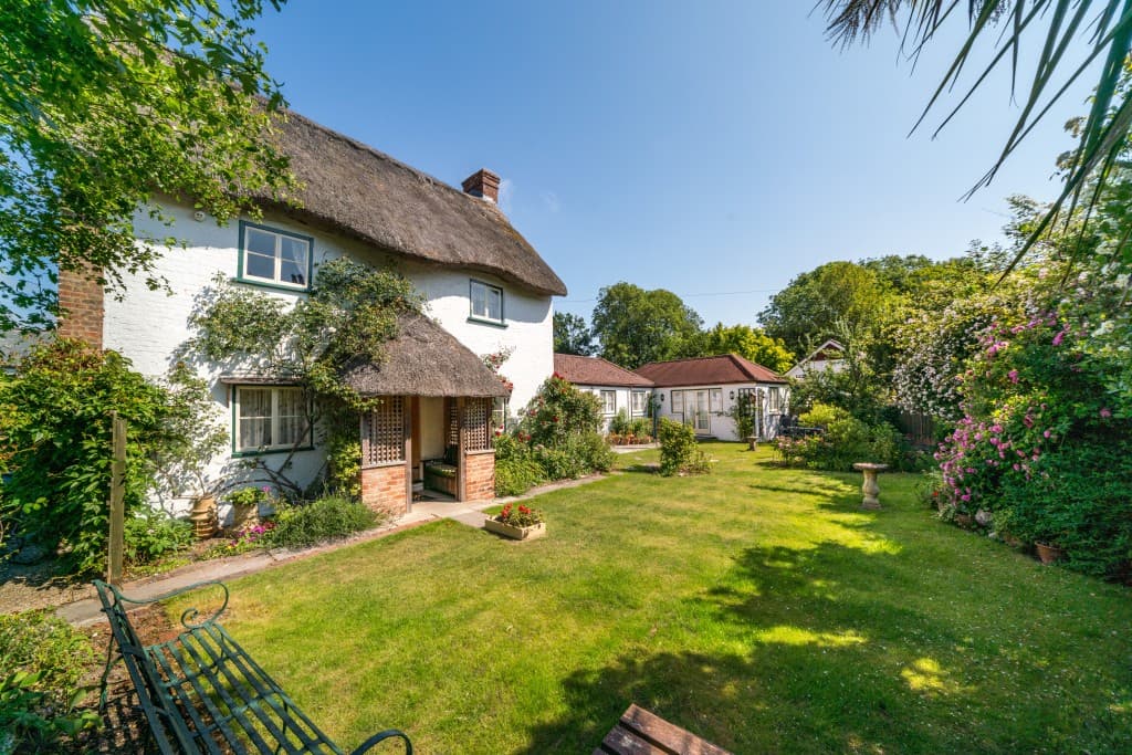 Virginia Cottage, 31 Castle Street, Newport PO30 1NS: Charming Cottage With Self-contained Annexe, Gardens And Garage
