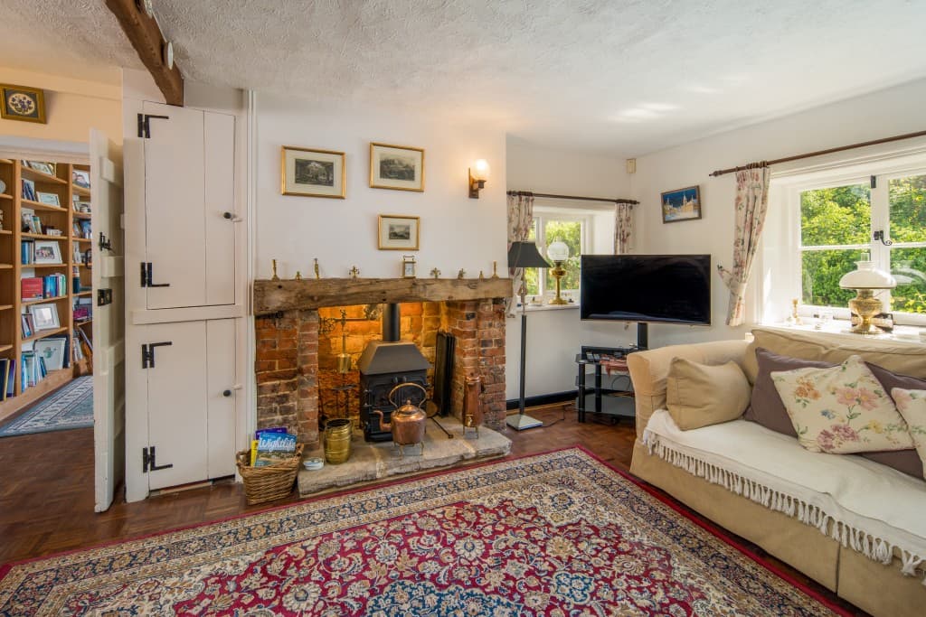 Virginia Cottage, 31 Castle Street, Newport PO30 1NS: Charming Cottage With Self-contained Annexe, Gardens And Garage 5