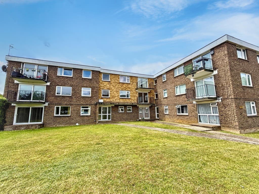 Flat 1, Salsette Court, 30 The Strand, Ryde PO33 1JH: Two-bedroom Ground Floor Flat With Garage Close To The Seafront 1