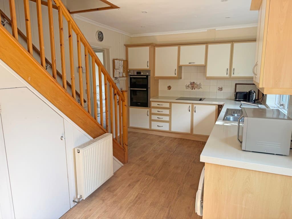 Broomfields, Courtlands Road, Nutley, Uckfield TN22 3LS: Detached Bungalow With Roof Conversion And Potential 4